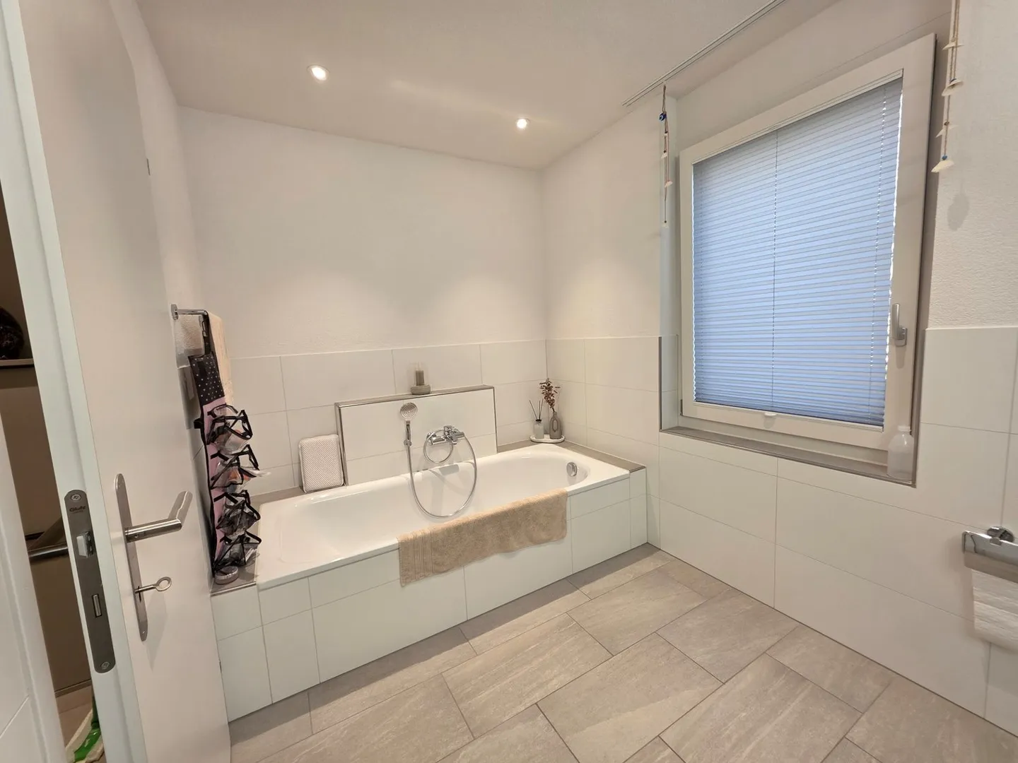 Magnifique appartement de 4.5 pièces dans une région viticole et proche de la ville - Photo 2 sur 9