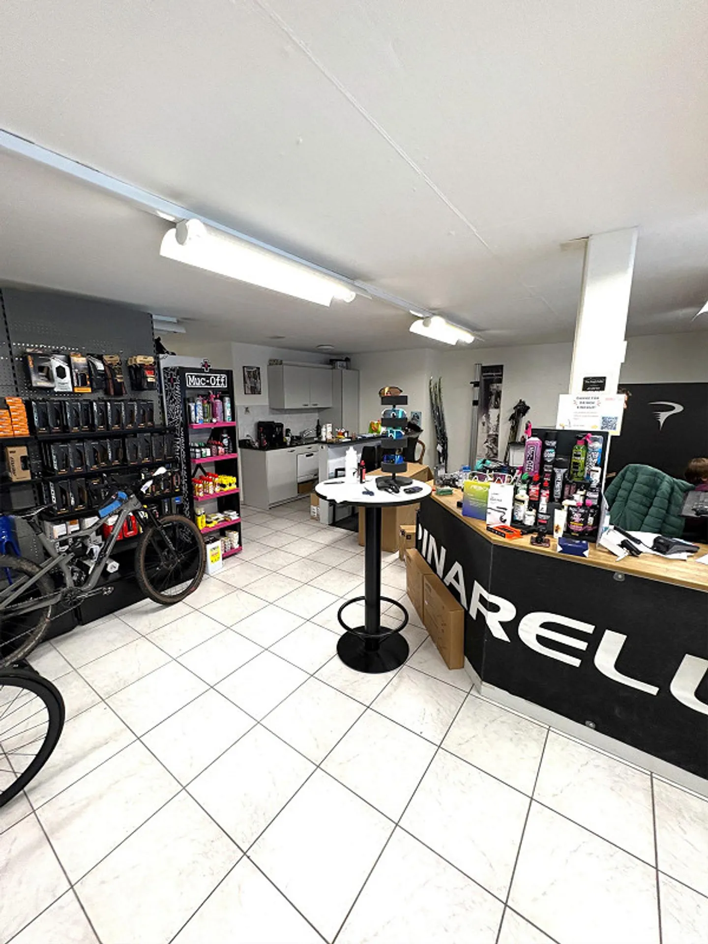 Espace commercial loué près de la gare de Baar - Investissement attrayant - Photo 5 sur 6