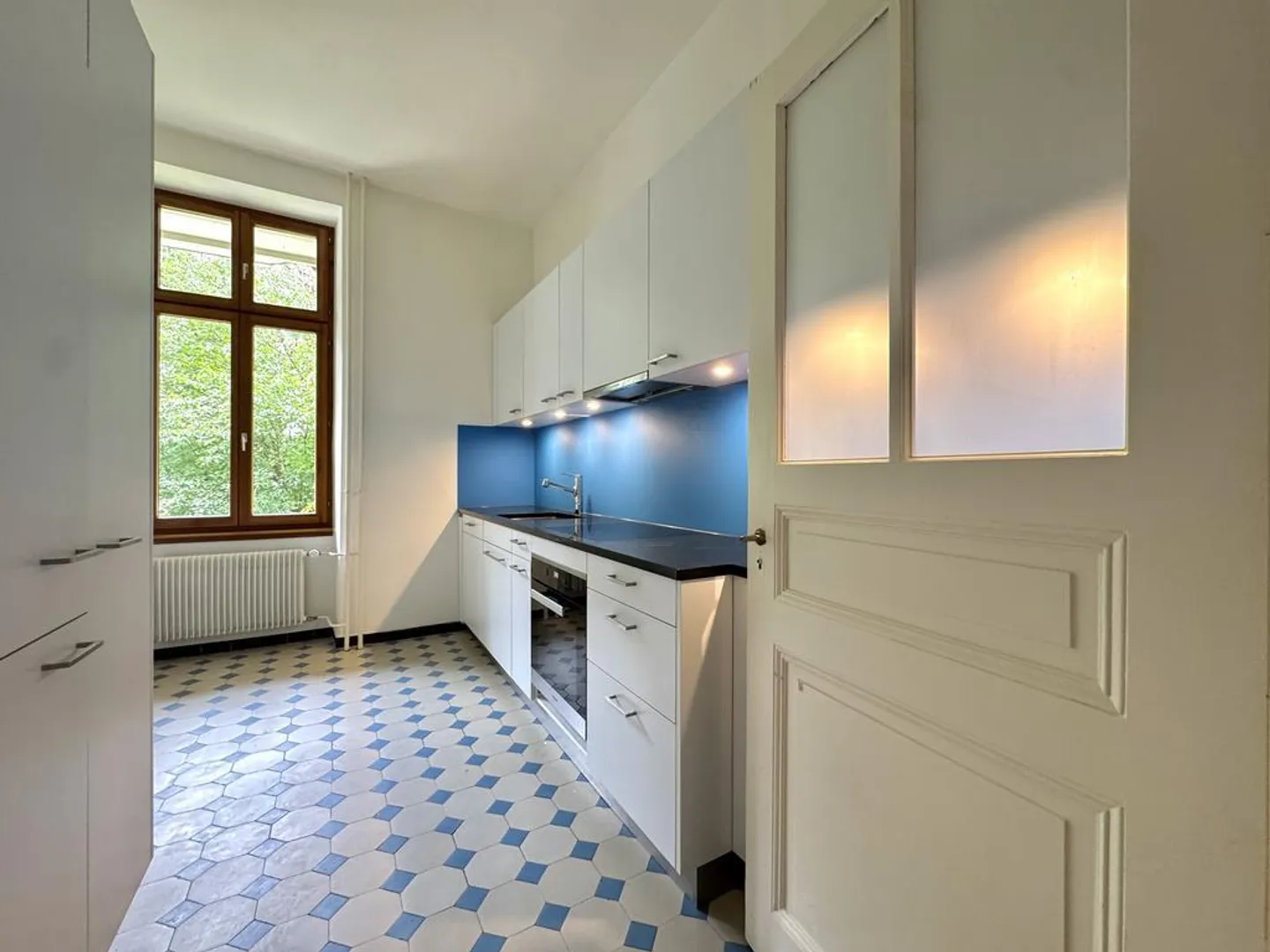 Charming 3-room apartment with balcony in the heart of Basel - Photo 2 of 9