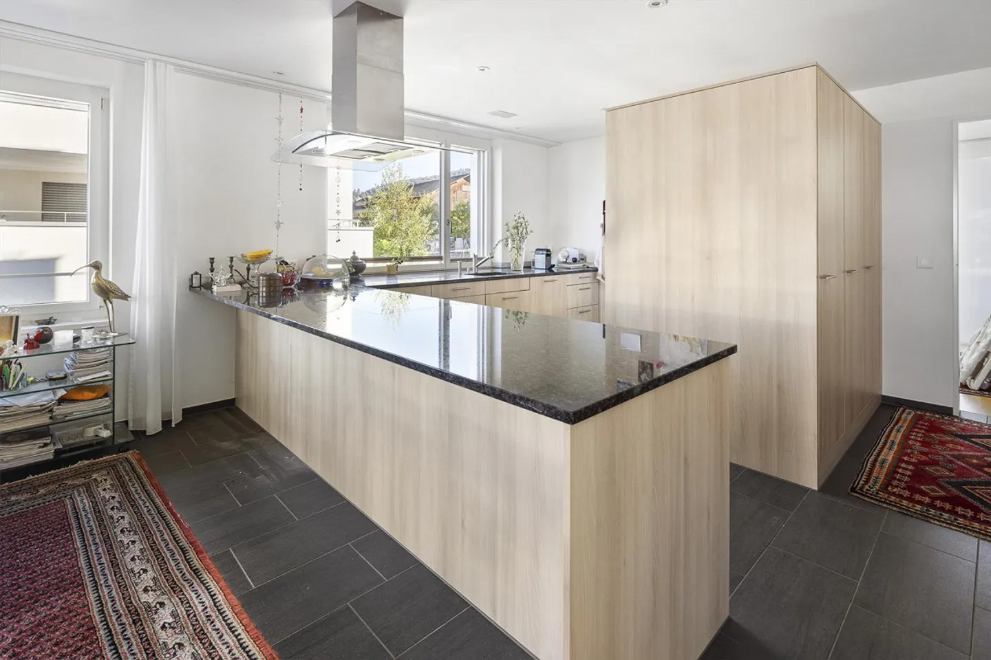 Geräumiges Familienhaus in zentraler Lage - Foto 2 von 14