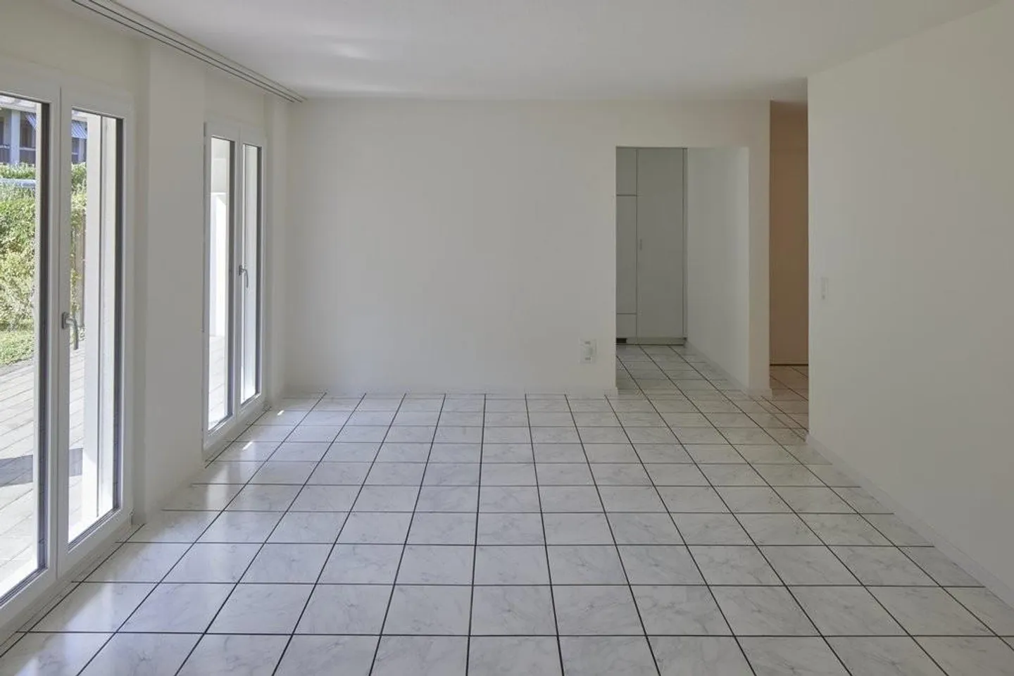 RENT WITHOUT DEPOSIT - Quiet development on the edge of the forest and yet central - Photo 4 of 6
