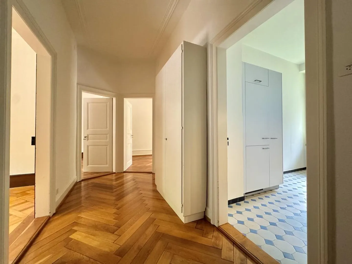 Charming 3-room apartment with balcony in the heart of Basel - Photo 4 of 9