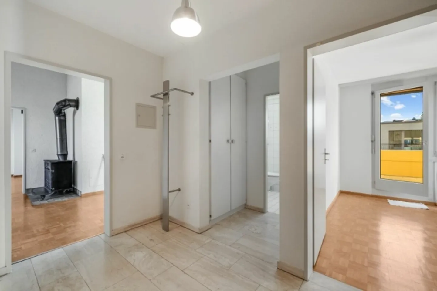 Vivere con vista sui tetti - Appartamento attico di 4,5 stanze con 2 terrazze e 2 posti auto - Foto 5 di 13