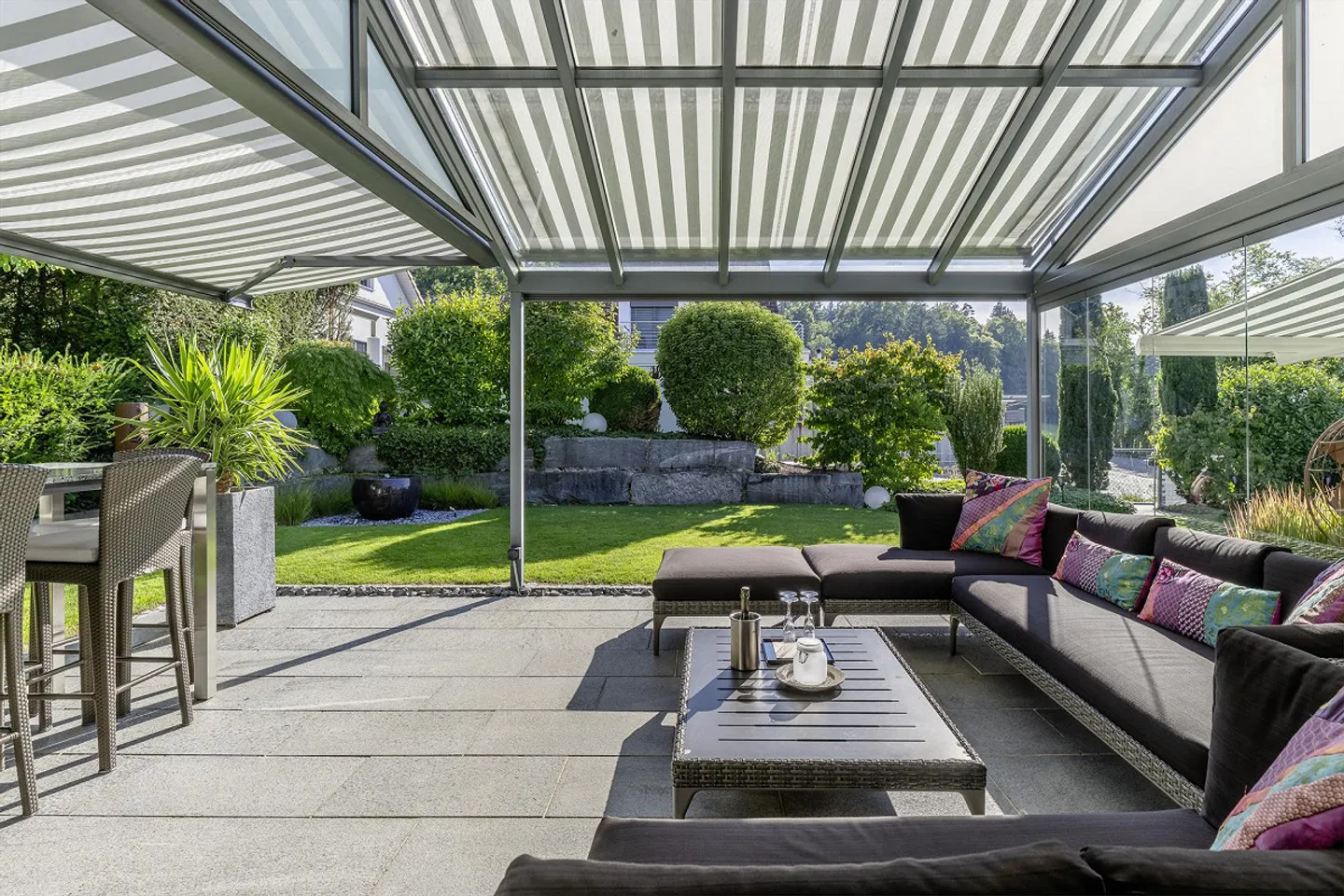 Stilvolles Einfamilienhaus mit Garten - Foto 10 von 12