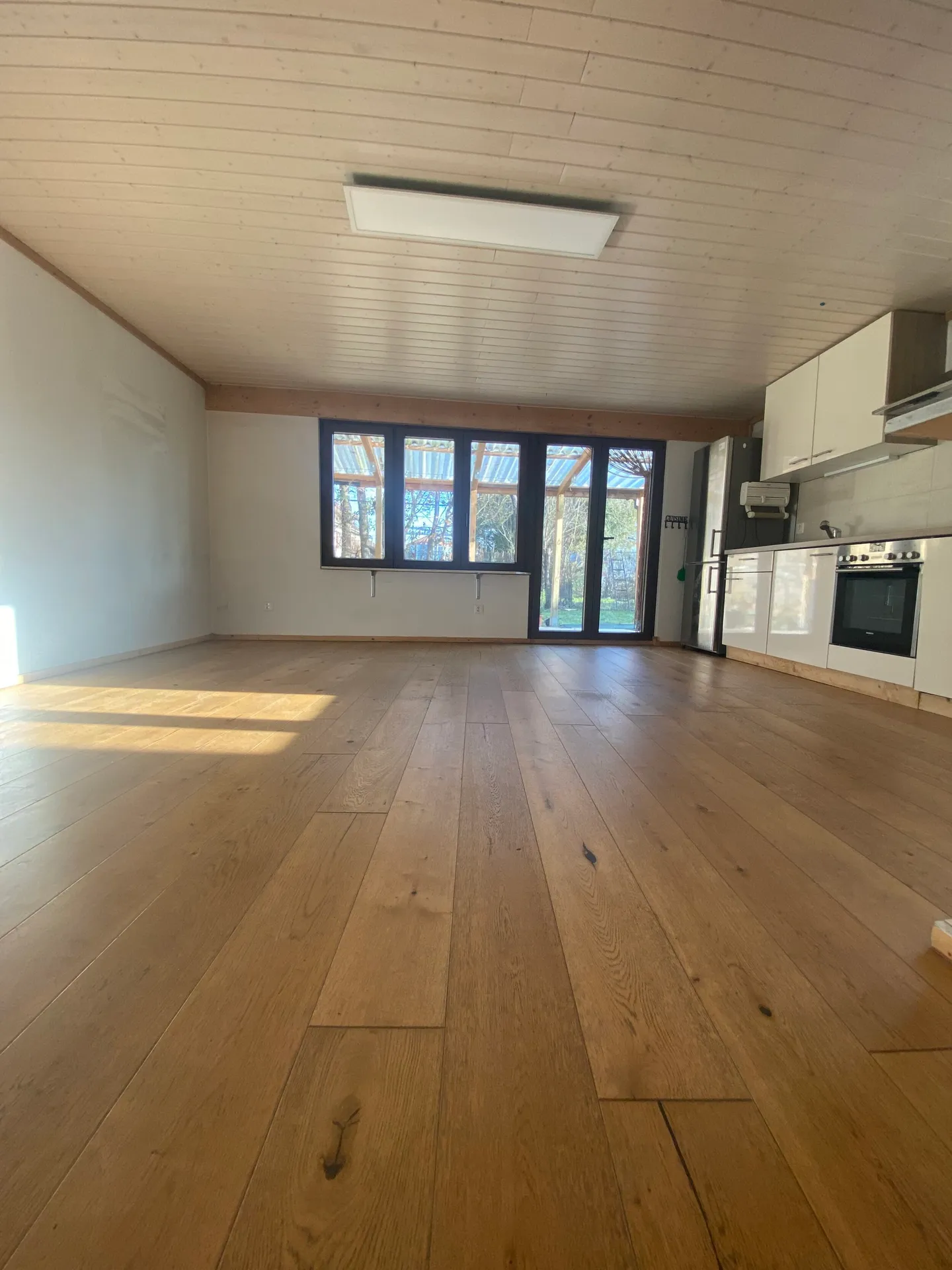 Apartment for rent - Photo 3 of 13