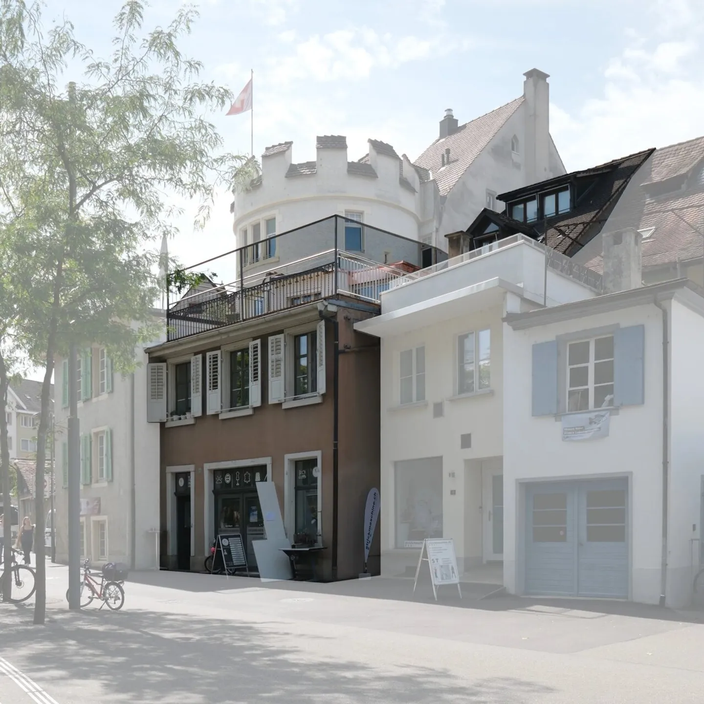 Maison de ville historique avec espace commercial et quatre appartements - Photo 2 sur 5
