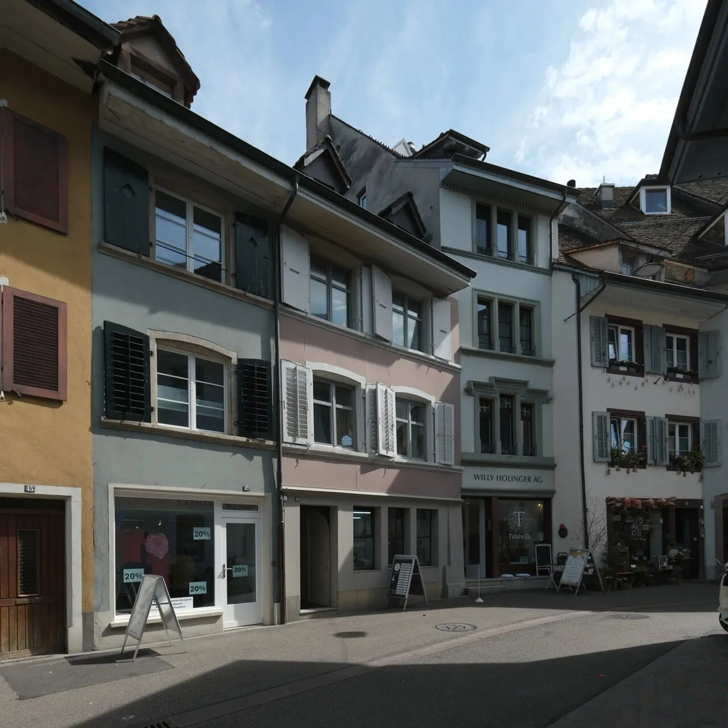 Maison de ville historique avec espace commercial et quatre appartements - Photo 3 sur 5