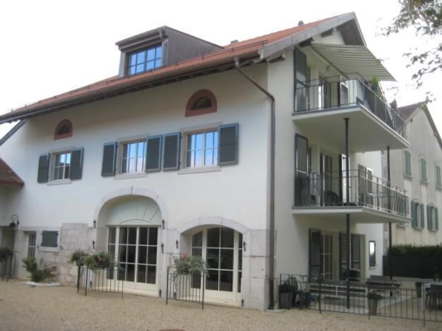 Bell'appartamento di 4.5 locali con terrazza nel centro del villaggio - Foto 1 di 9