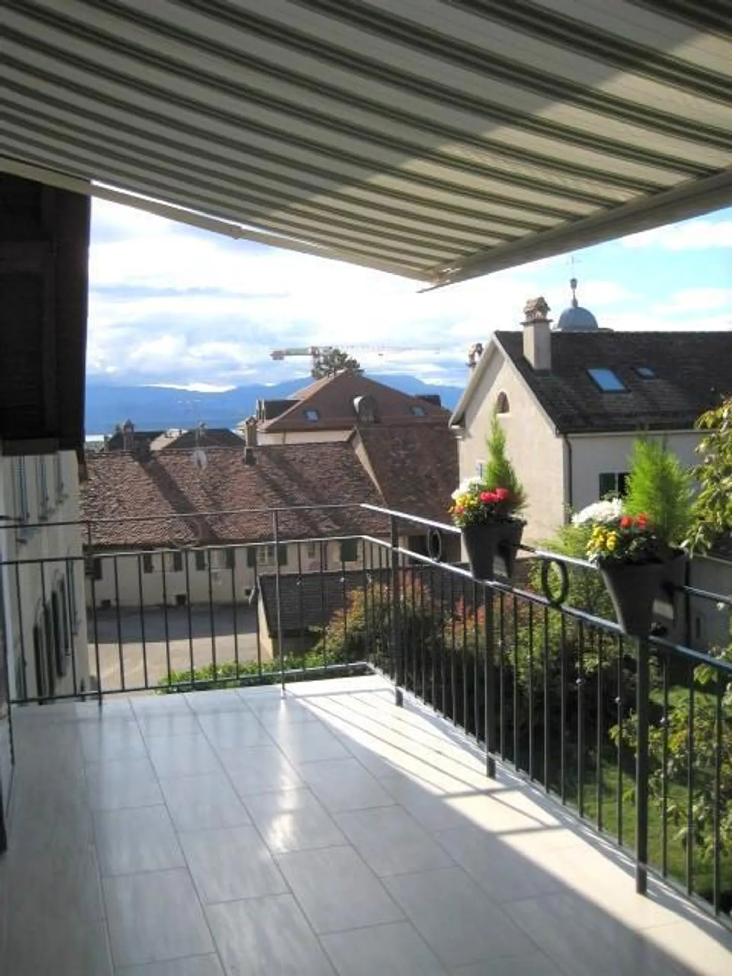 Bell'appartamento di 4.5 locali con terrazza nel centro del villaggio - Foto 2 di 9