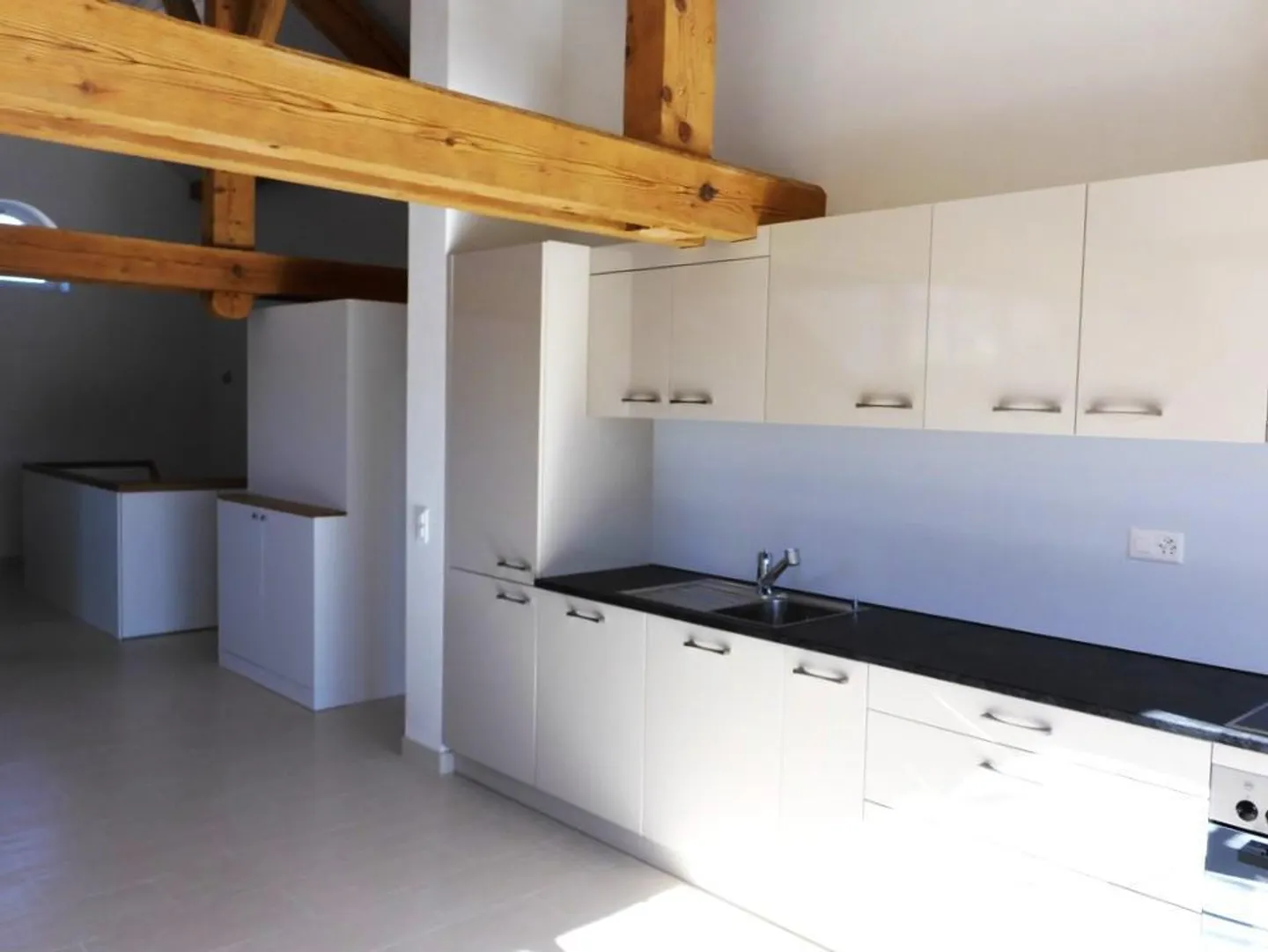 Bell'appartamento di 4.5 locali con terrazza nel centro del villaggio - Foto 4 di 9