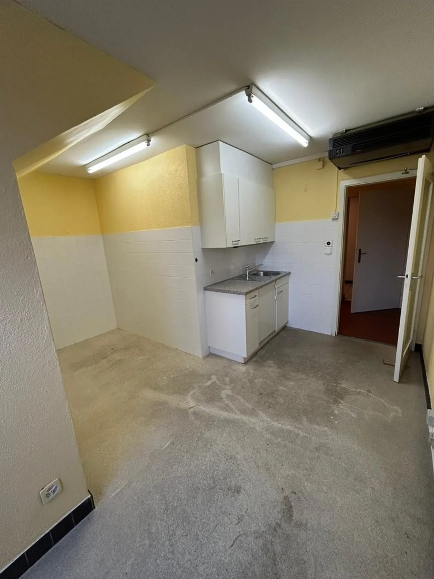 Atelier/Bureau pour une utilisation temporaire jusqu'au 31.07.2027 - Photo 4 sur 8