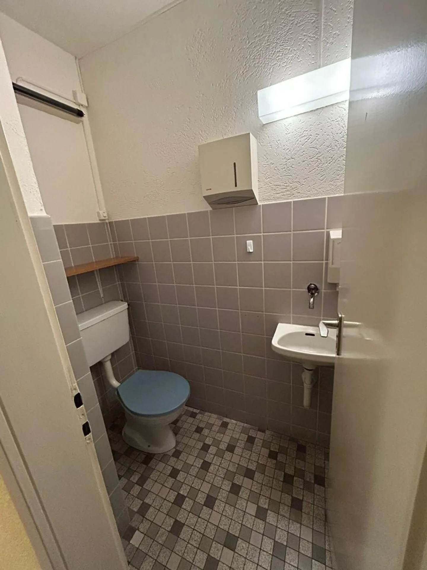 Atelier/Bureau pour une utilisation temporaire jusqu'au 31.07.2027 - Photo 7 sur 8