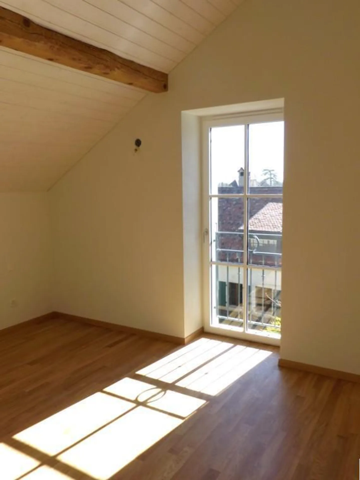 Bell'appartamento di 4.5 locali con terrazza nel centro del villaggio - Foto 6 di 9