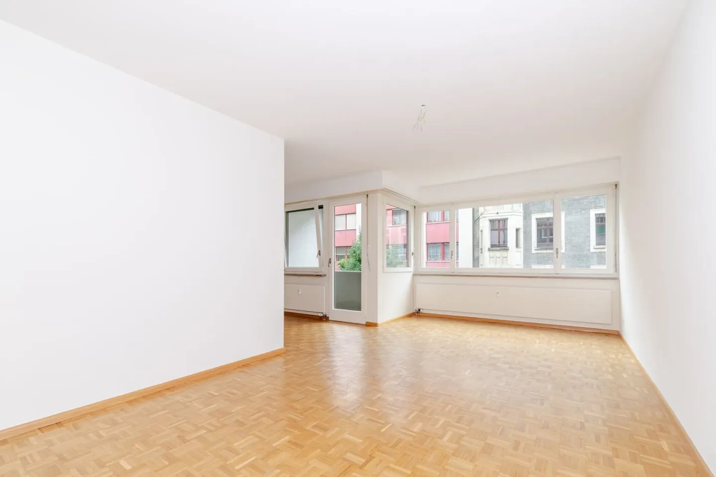 Charming 3.5 Room Apartment on the 2nd Floor - Photo 4 of 18