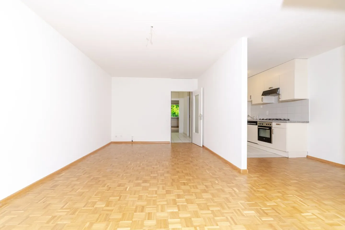 Charming 3.5 Room Apartment on the 2nd Floor - Photo 6 of 18