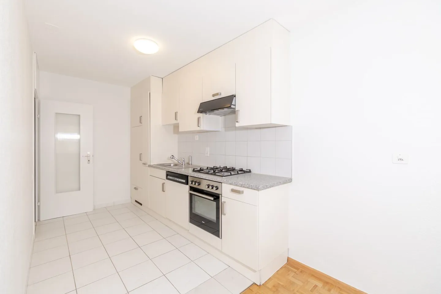 Charming 3.5 Room Apartment on the 2nd Floor - Photo 8 of 18