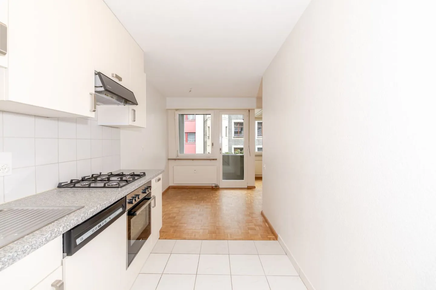 Charming 3.5 Room Apartment on the 2nd Floor - Photo 9 of 18