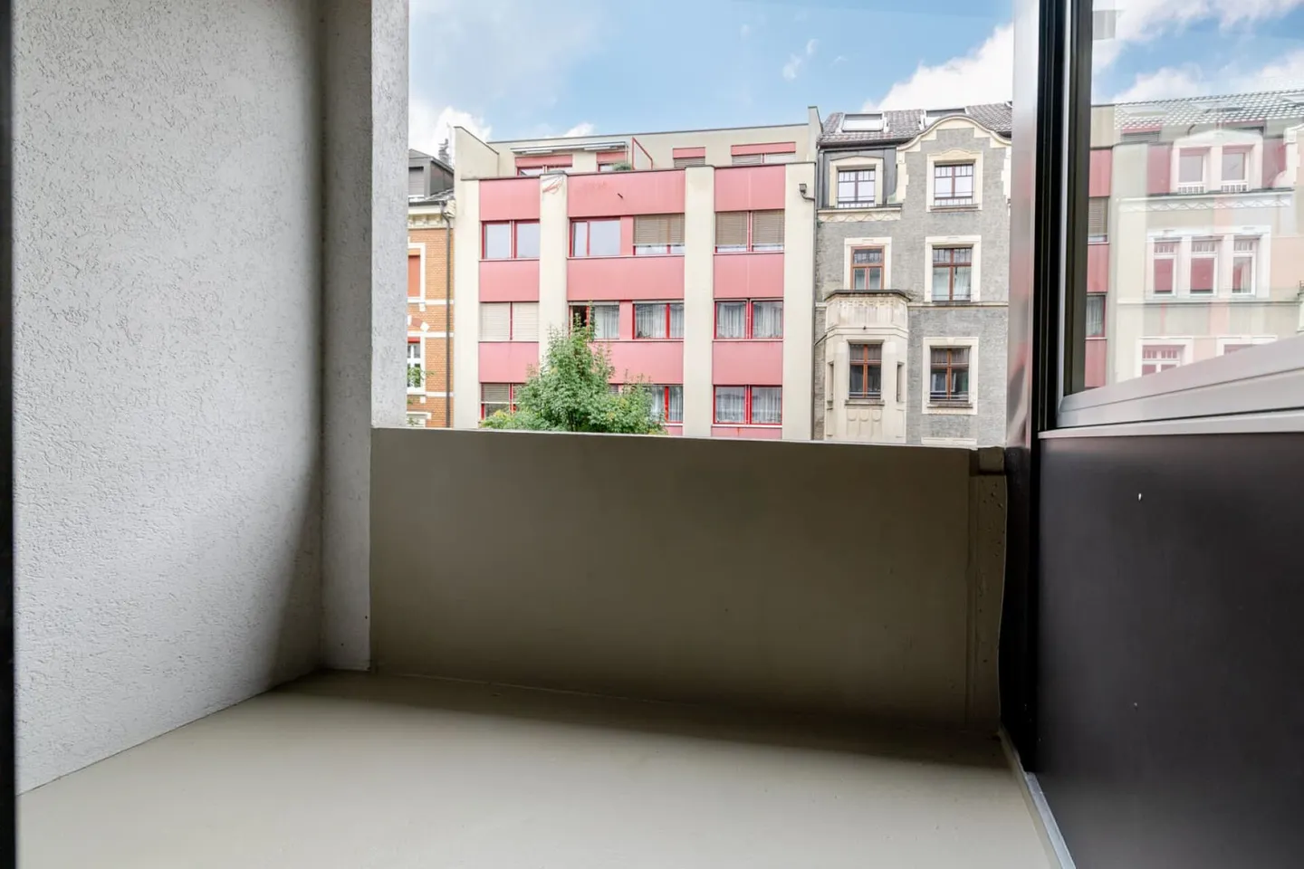 Charming 3.5 Room Apartment on the 2nd Floor - Photo 13 of 18