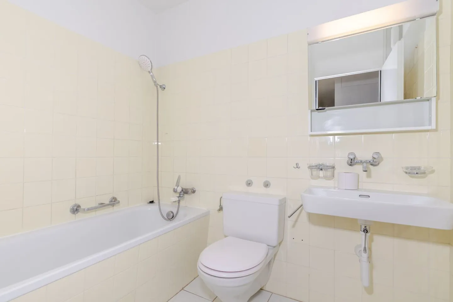 Charming 3.5 Room Apartment on the 2nd Floor - Photo 17 of 18