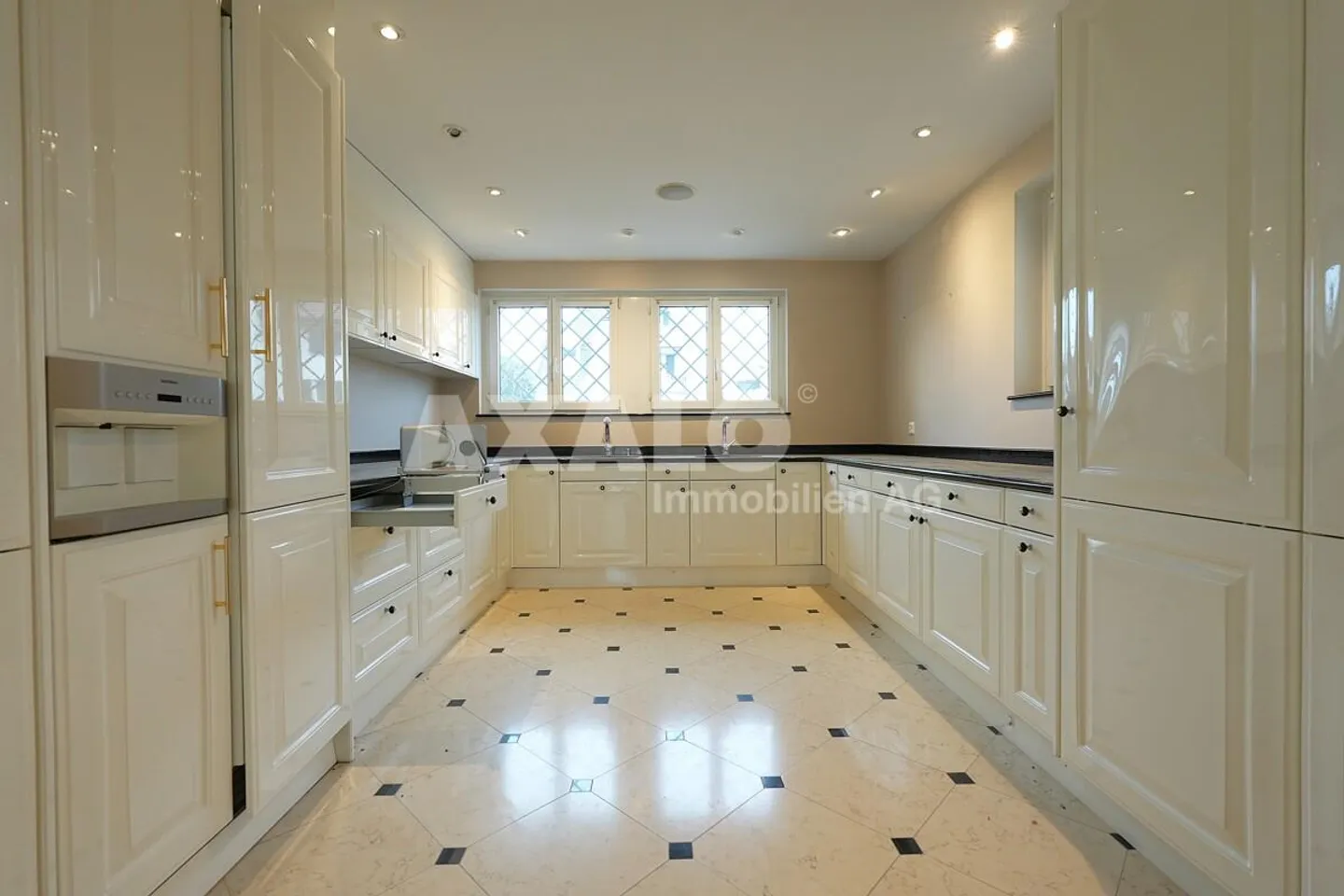 Villa with generous space concept in Rheineck - Photo 2 of 16