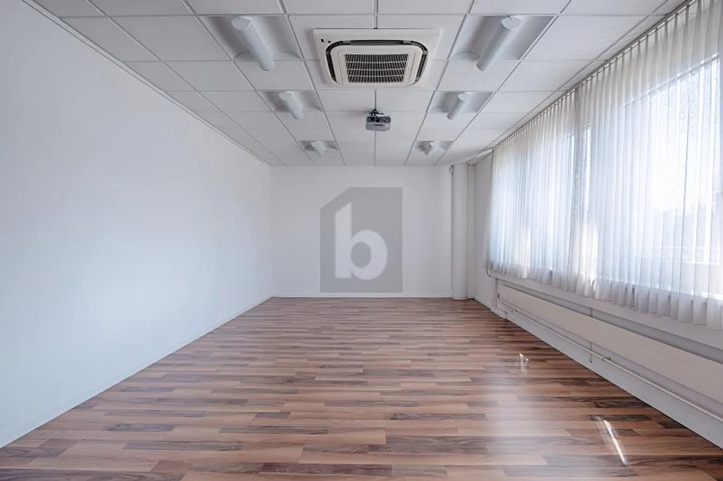 Office space for rent - Photo 3 of 6