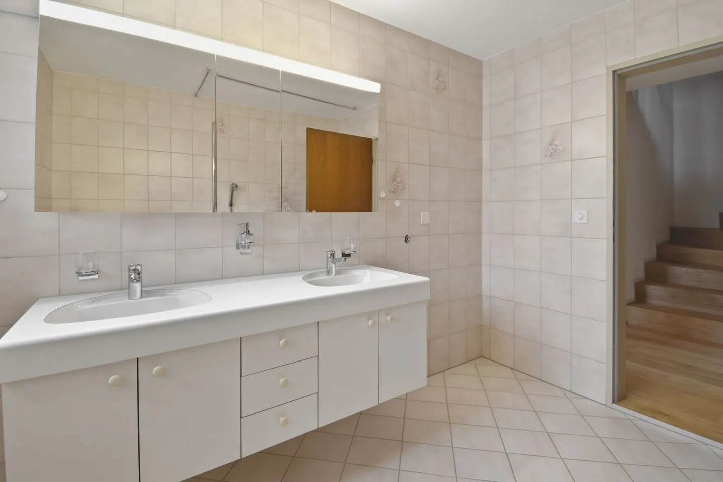 Bella e spaziosa maisonette di 5 1/2 stanze con camino - Foto 4 di 10
