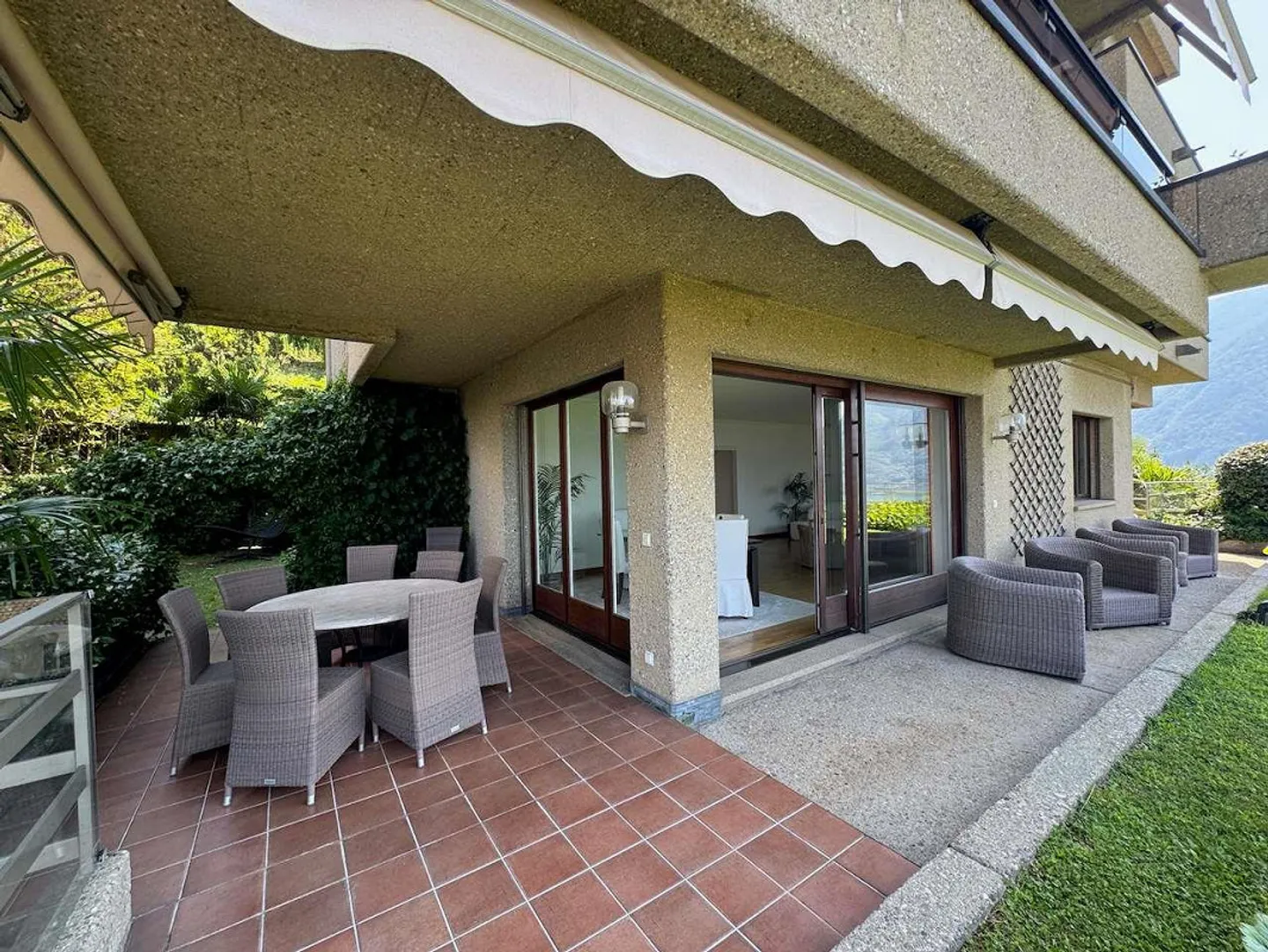 Holiday apartment with lake view and garden - Photo 10 of 11