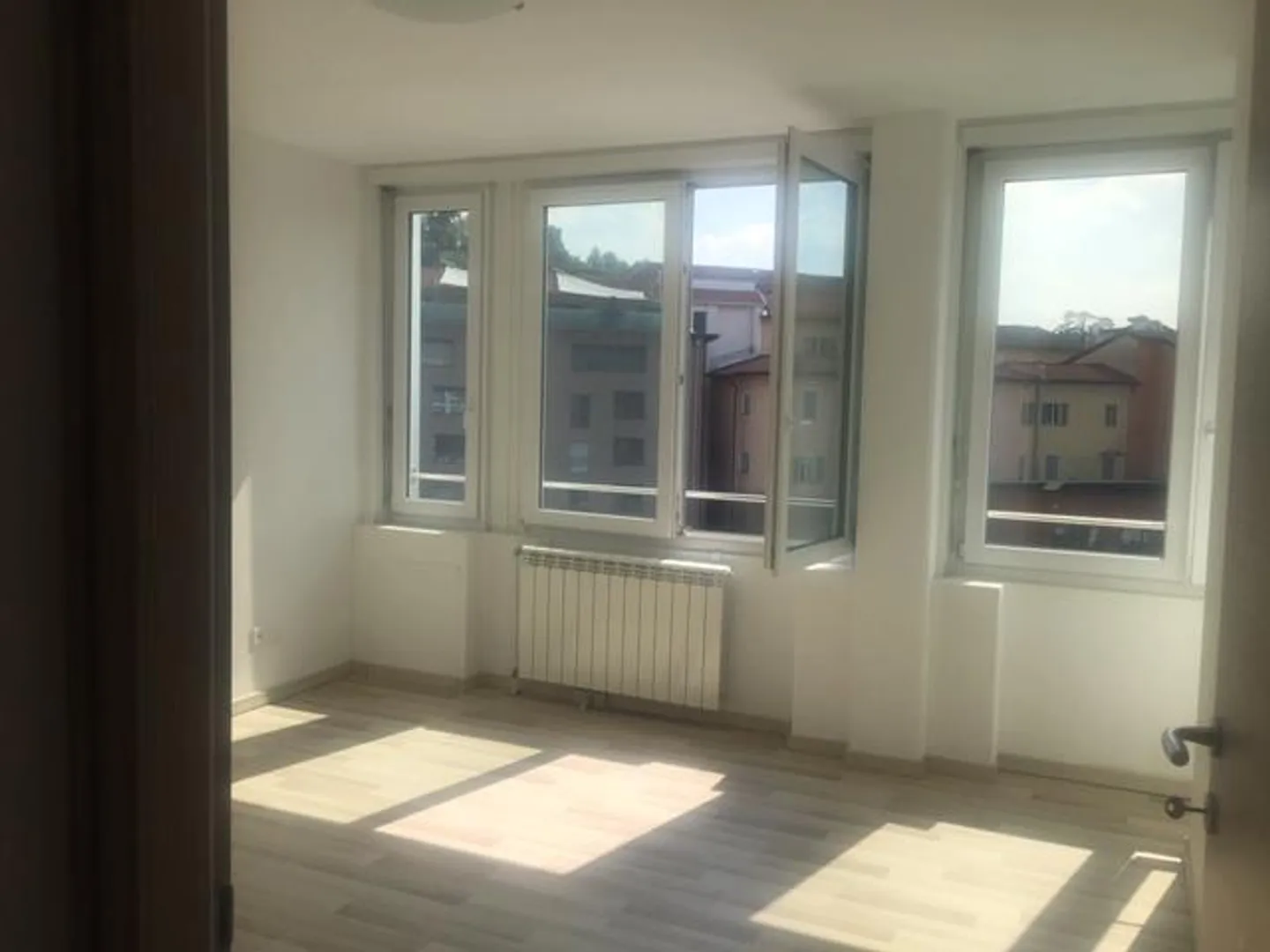 GEWERBLICHES UND WOHNGEBAEUDE FÜR EINKOMMEN - MENDRISIO ZENTRUM - Foto 4 von 30