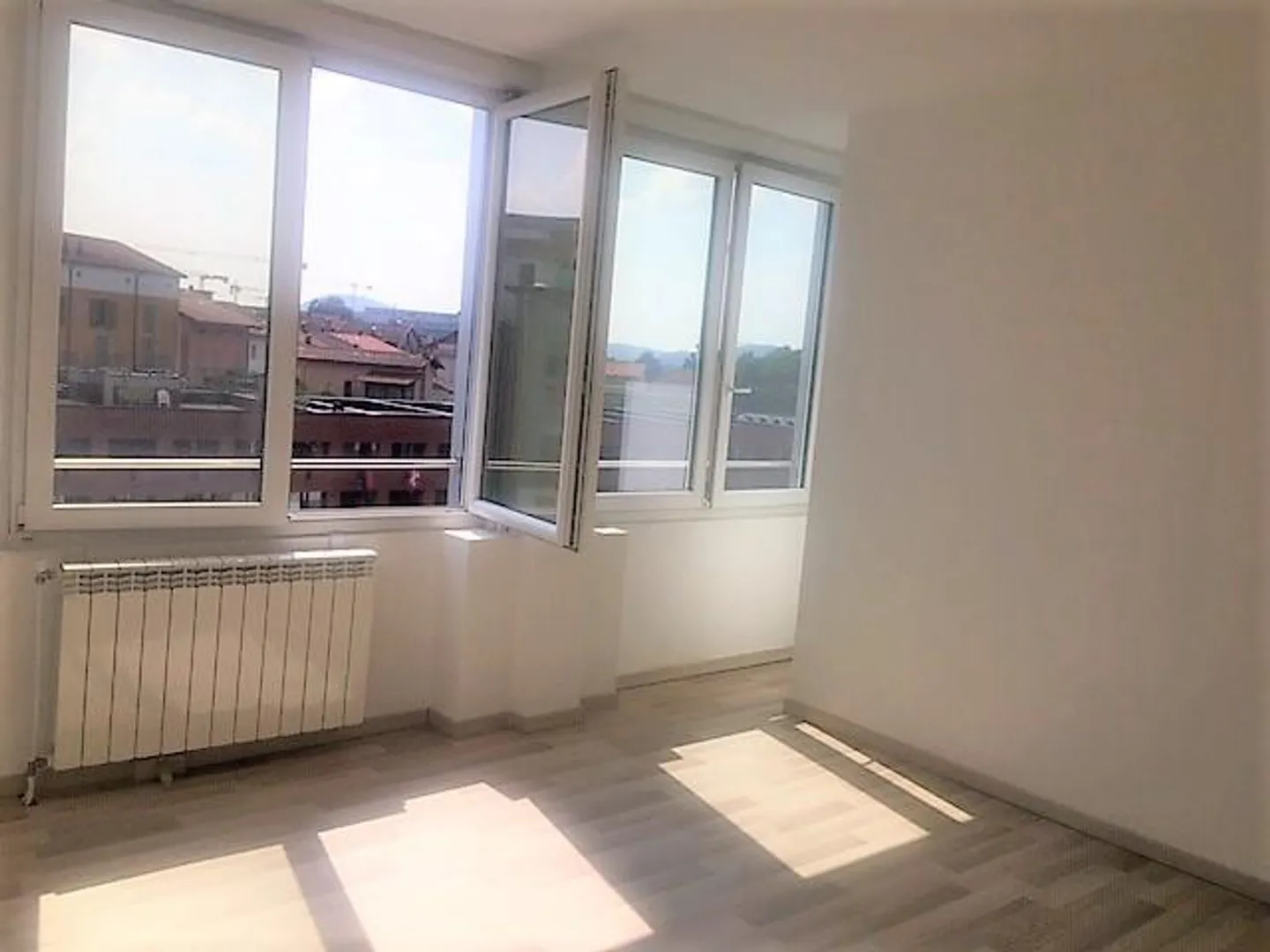 GEWERBLICHES UND WOHNGEBAEUDE FÜR EINKOMMEN - MENDRISIO ZENTRUM - Foto 5 von 30