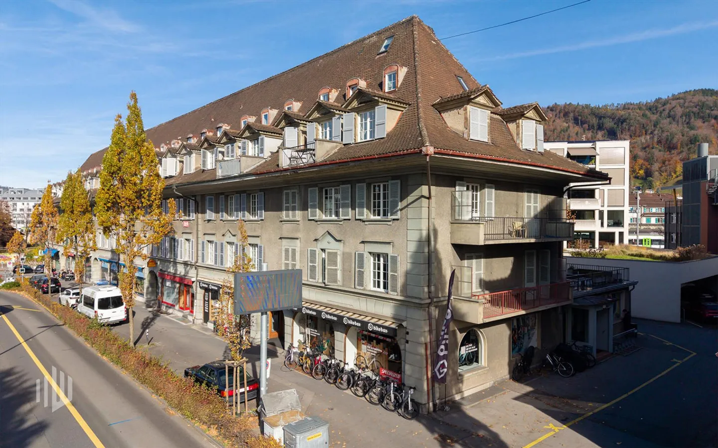 ImmoWyss - Attractive multi-family house with commercial premises - Photo 1 of 8