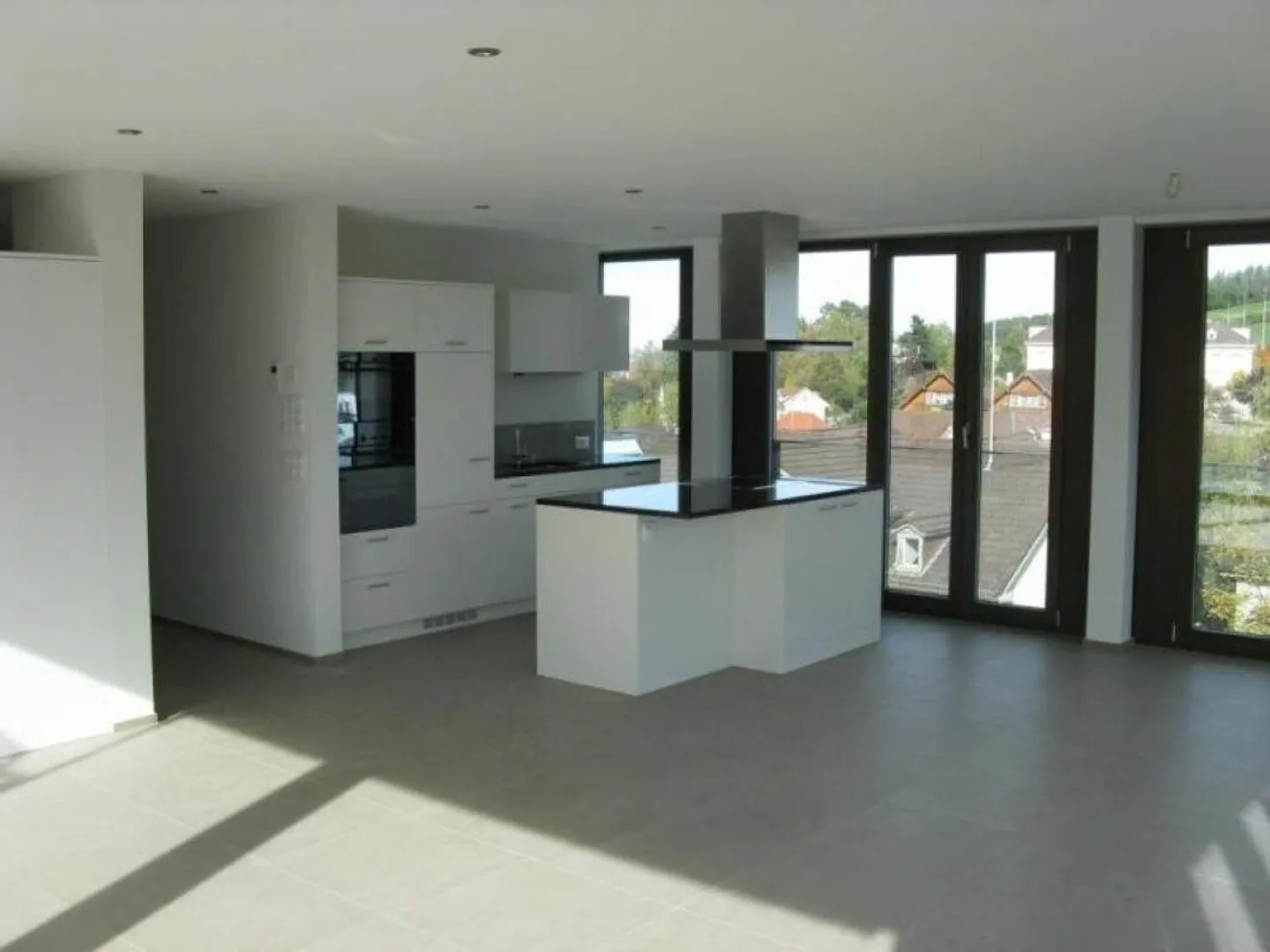 Special 4 1/2-room apartment with beautiful terrace - Photo 4 of 11