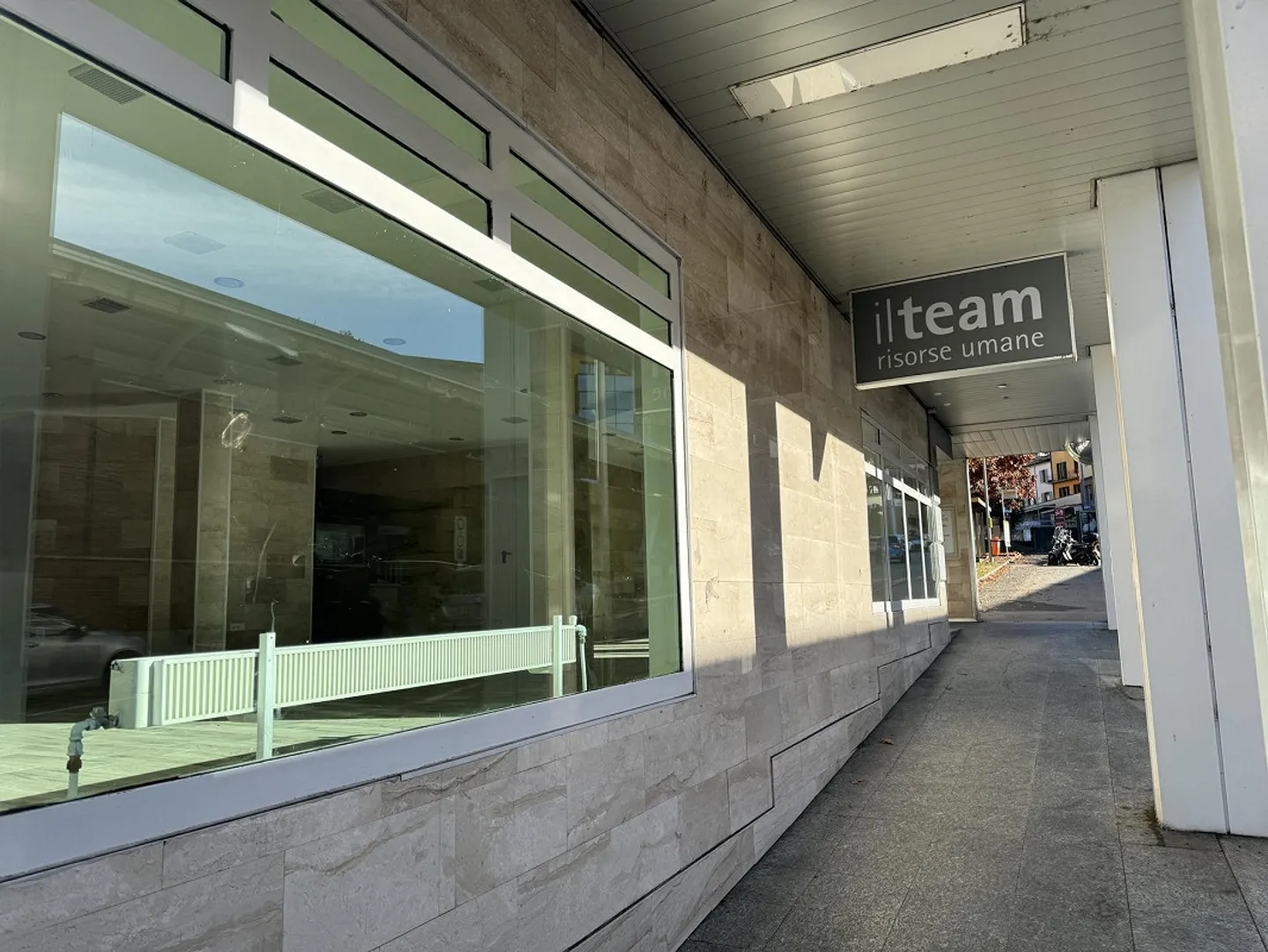 GEWERBLICHES UND WOHNGEBAEUDE FÜR EINKOMMEN - MENDRISIO ZENTRUM - Foto 18 von 30