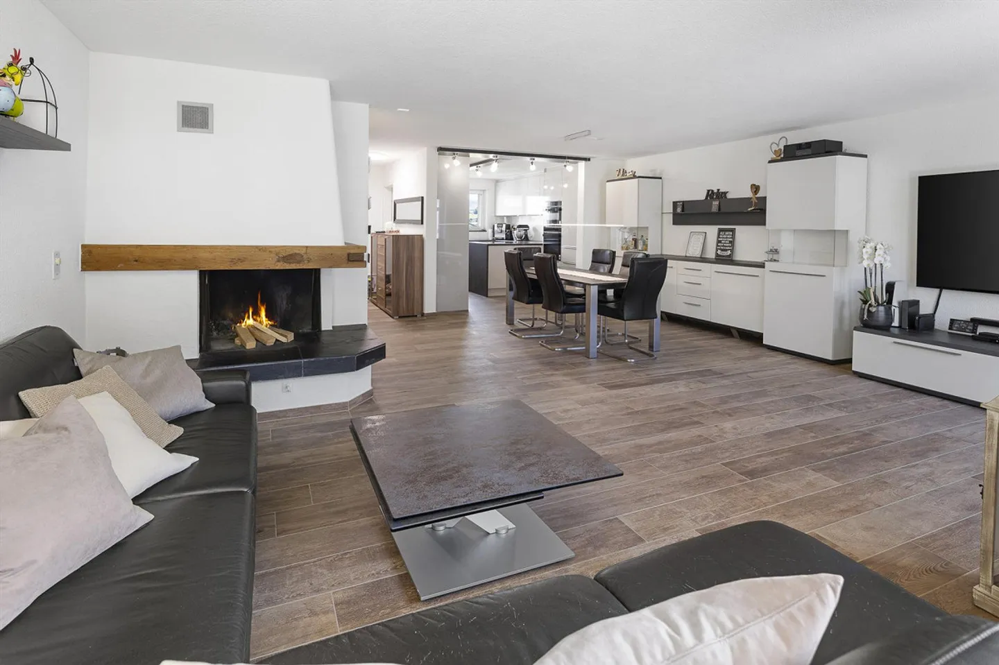 Oasis familiale bien entretenue avec beaucoup d'espace dans un emplacement central - Photo 2 sur 14