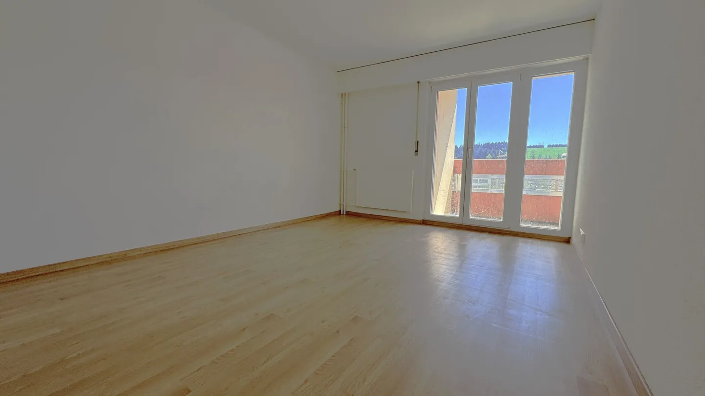 Appartamento moderno con 3 camere a La Chaux-de-Fonds - Ideale per studenti e prima occupazione dopo completa ristrutturazione - Foto 3 di 12