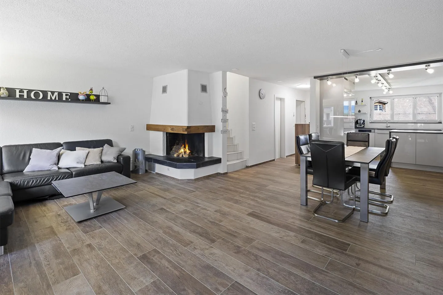 Oasis familiale bien entretenue avec beaucoup d'espace dans un emplacement central - Photo 3 sur 14