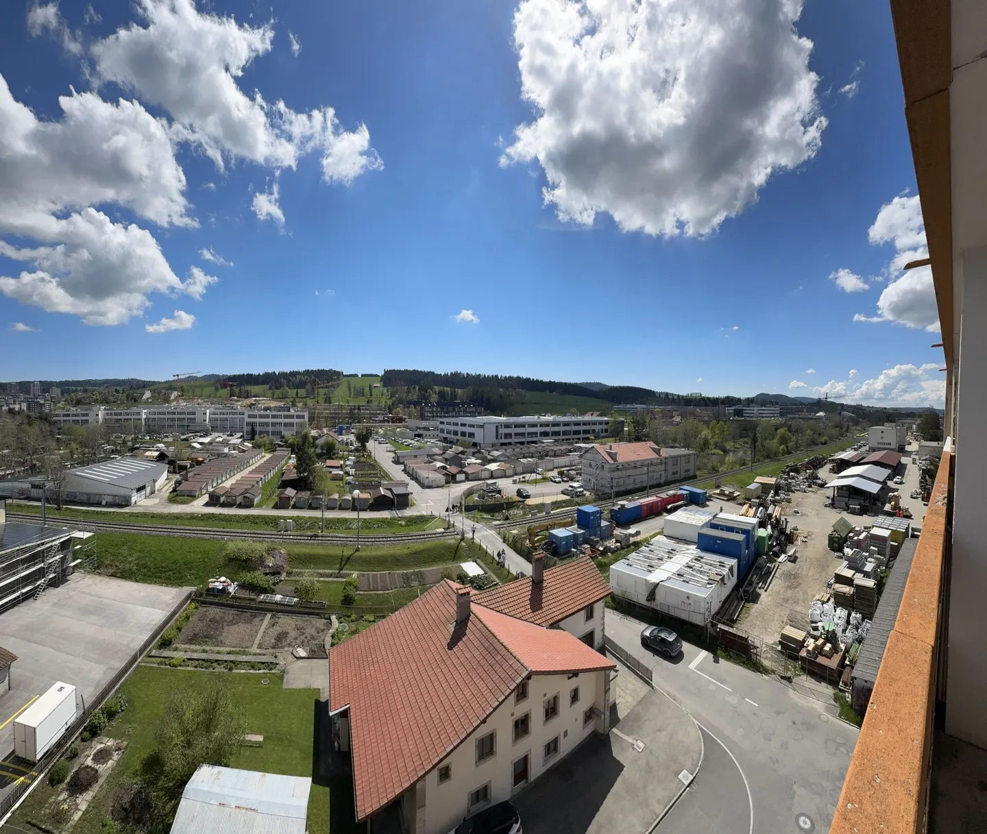 Appartamento moderno con 3 camere a La Chaux-de-Fonds - Ideale per studenti e prima occupazione dopo completa ristrutturazione - Foto 8 di 12