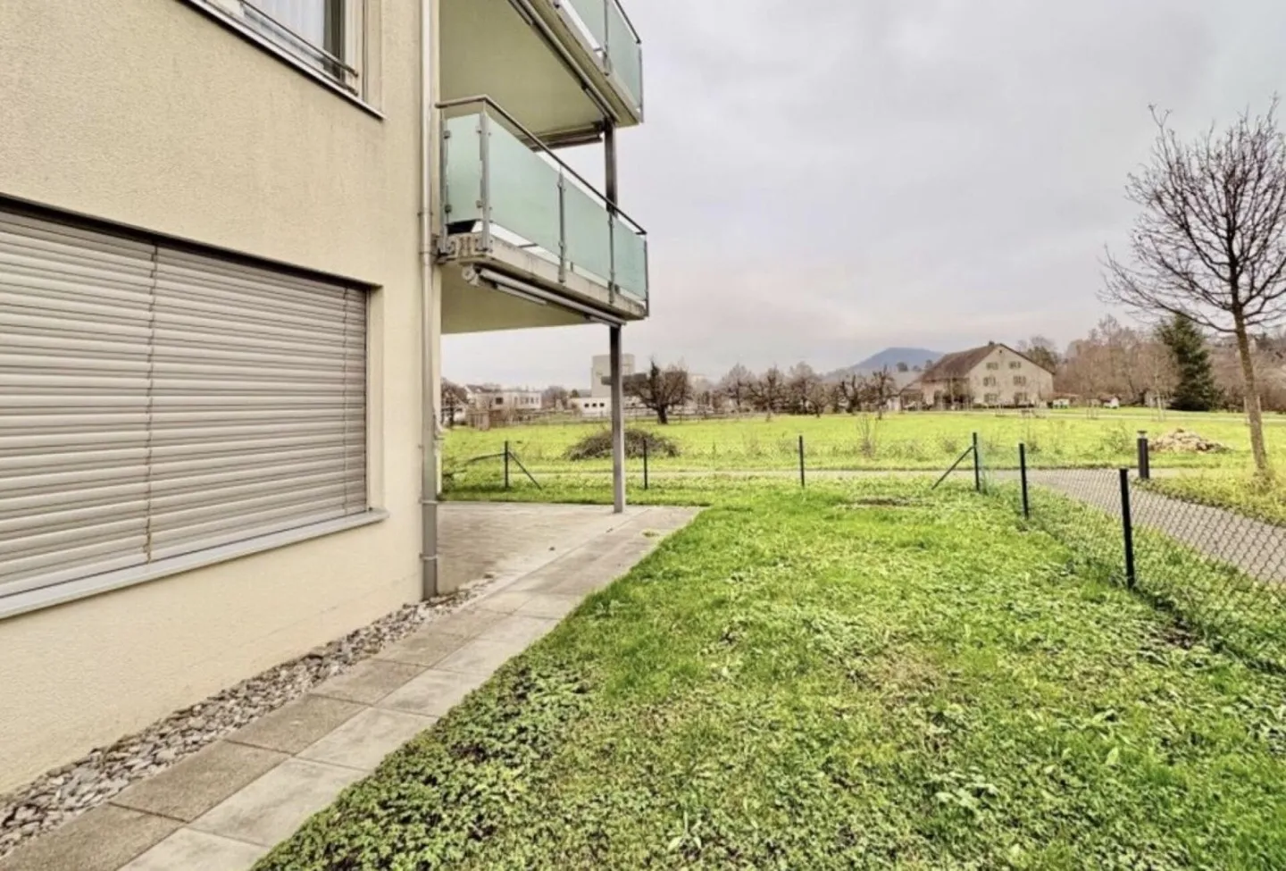 Modern 2.5 Room Garden Apartment in Minergie Standard + 1 x Parking Space - Photo 2 of 6