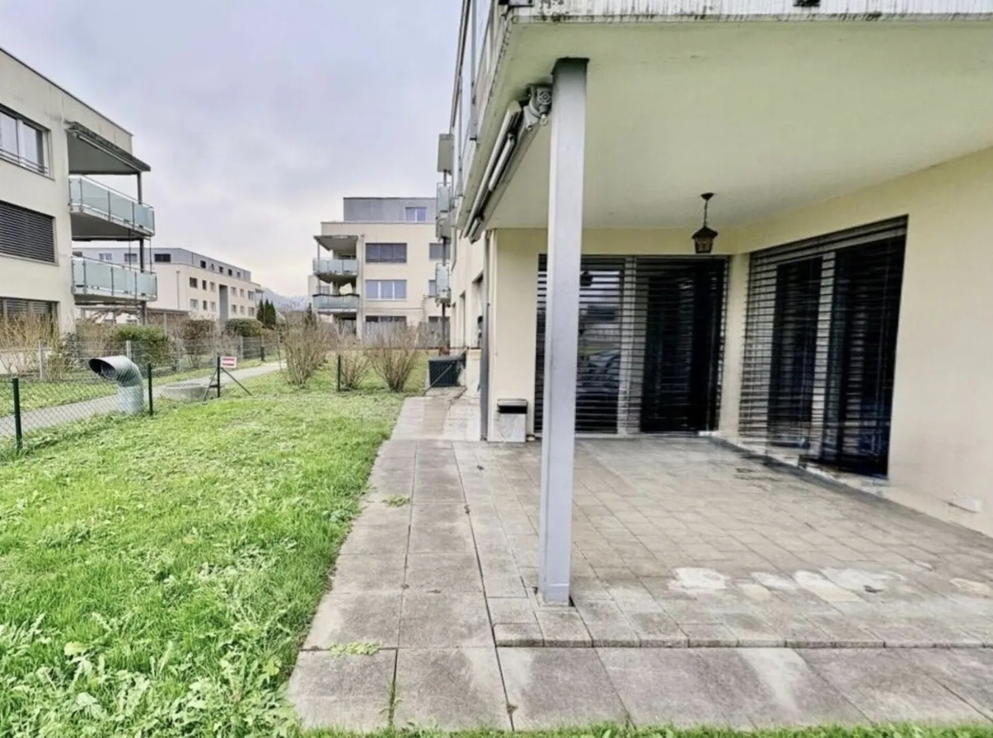 Modern 2.5 Room Garden Apartment in Minergie Standard + 1 x Parking Space - Photo 3 of 6