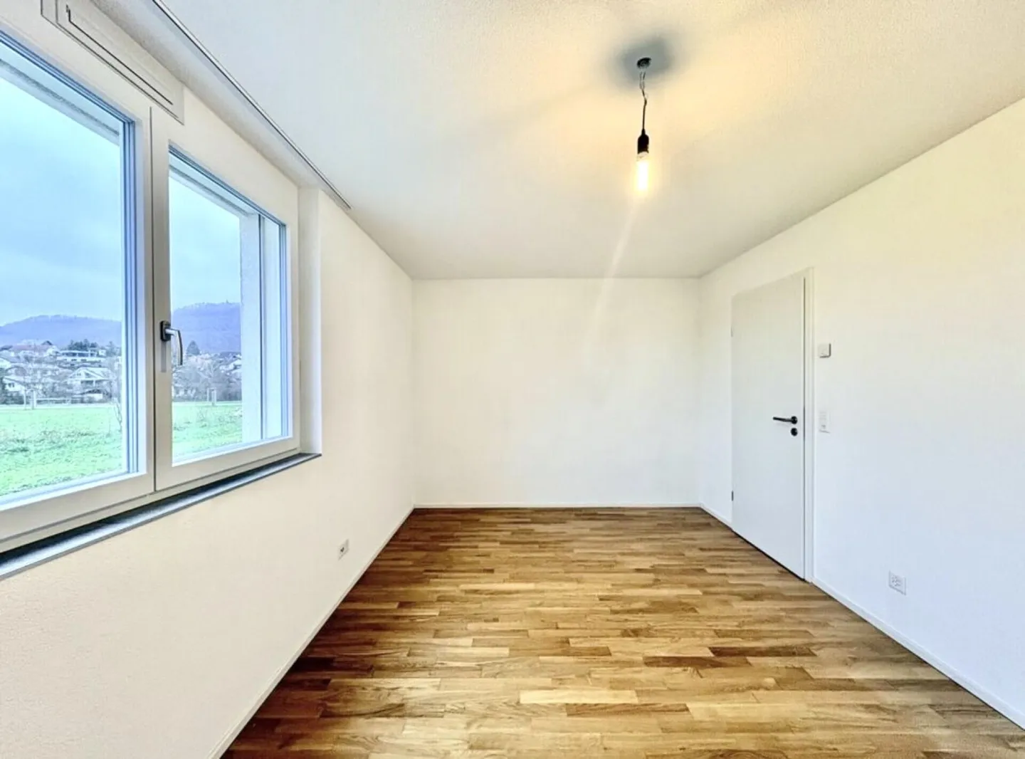 Modern 2.5 Room Garden Apartment in Minergie Standard + 1 x Parking Space - Photo 4 of 6