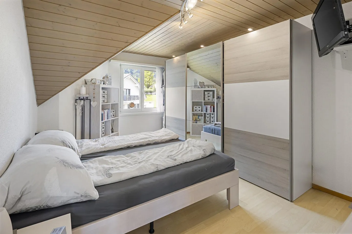 Oasis familiale bien entretenue avec beaucoup d'espace dans un emplacement central - Photo 6 sur 14