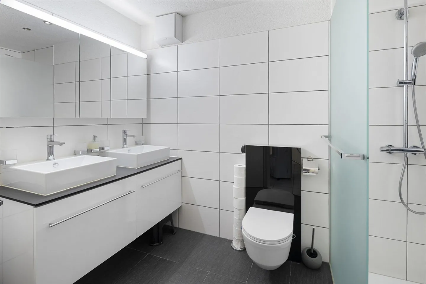 Oasis familiale bien entretenue avec beaucoup d'espace dans un emplacement central - Photo 8 sur 14