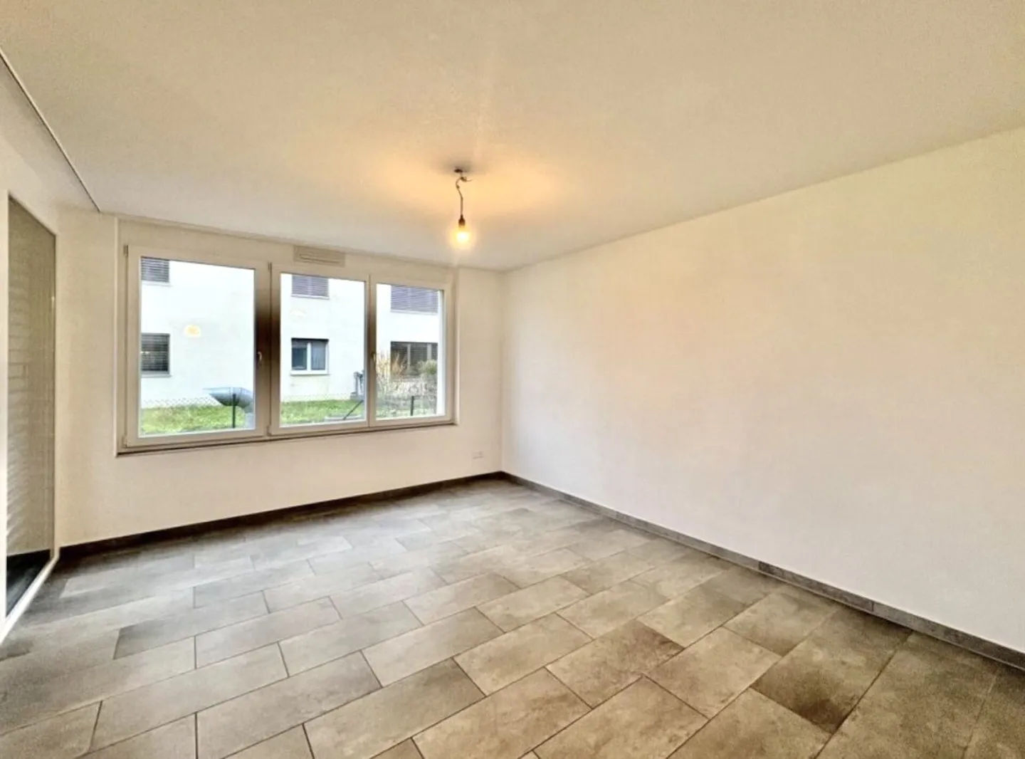 Modern 2.5 Room Garden Apartment in Minergie Standard + 1 x Parking Space - Photo 5 of 6