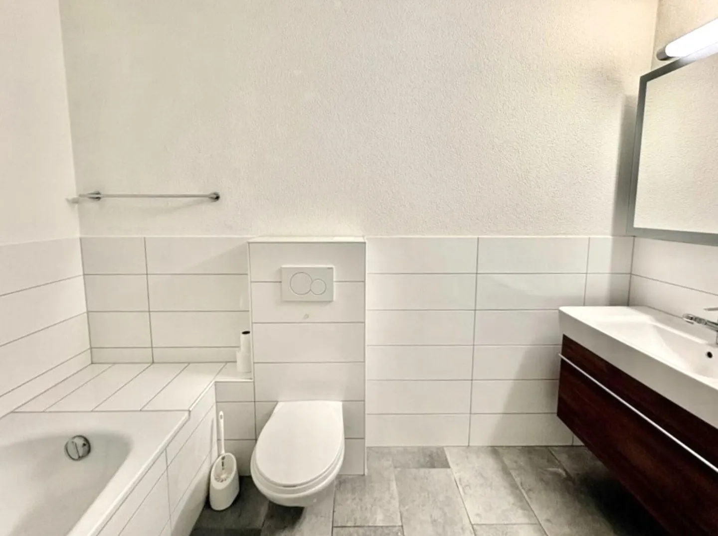 Modern 2.5 Room Garden Apartment in Minergie Standard + 1 x Parking Space - Photo 6 of 6