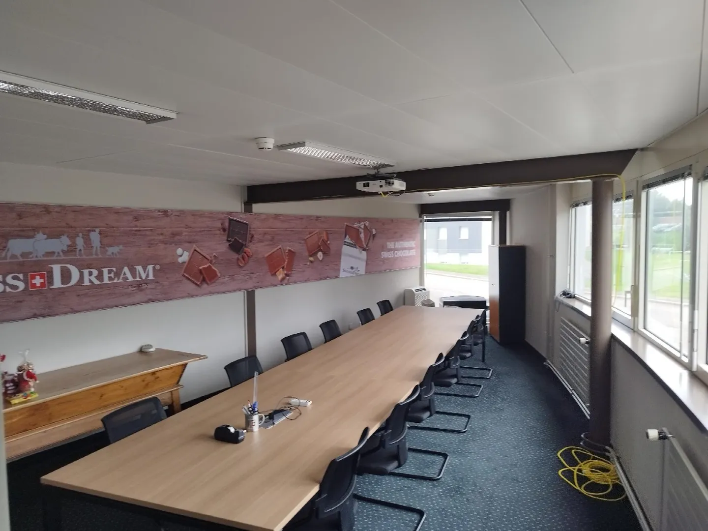 Büros von 210m2 im Erdgeschoss & 1. Stock mit 4 Parkplätzen - Foto 2 von 13