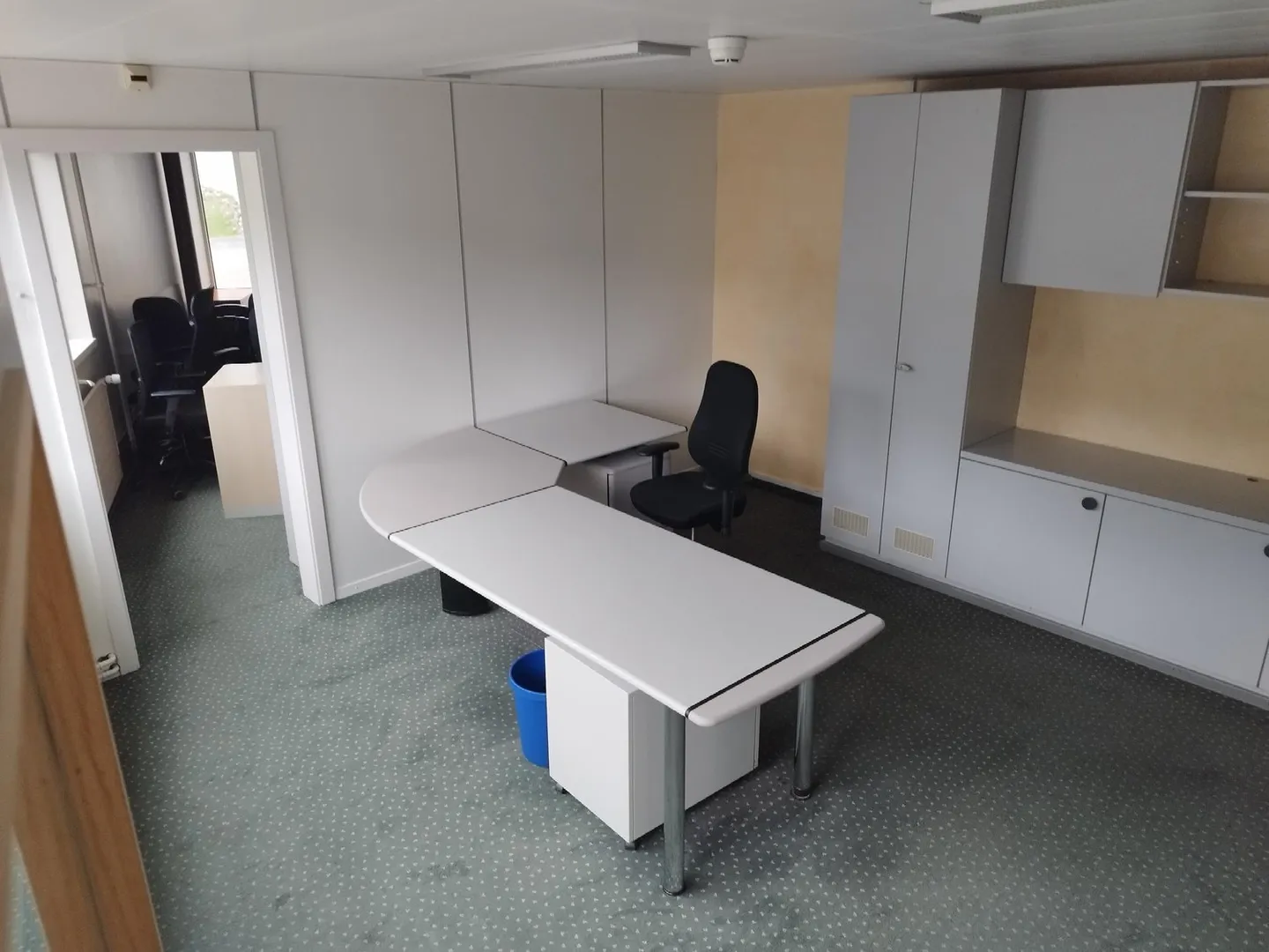 Büros von 210m2 im Erdgeschoss & 1. Stock mit 4 Parkplätzen - Foto 3 von 13