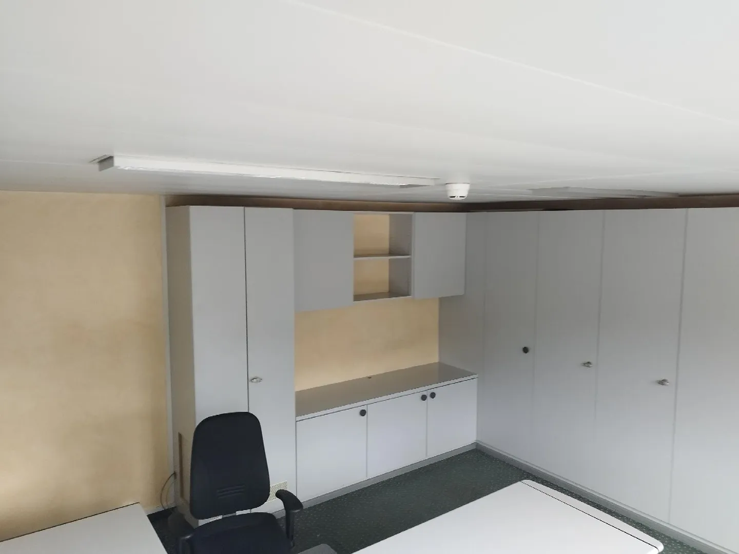 Büros von 210m2 im Erdgeschoss & 1. Stock mit 4 Parkplätzen - Foto 5 von 13