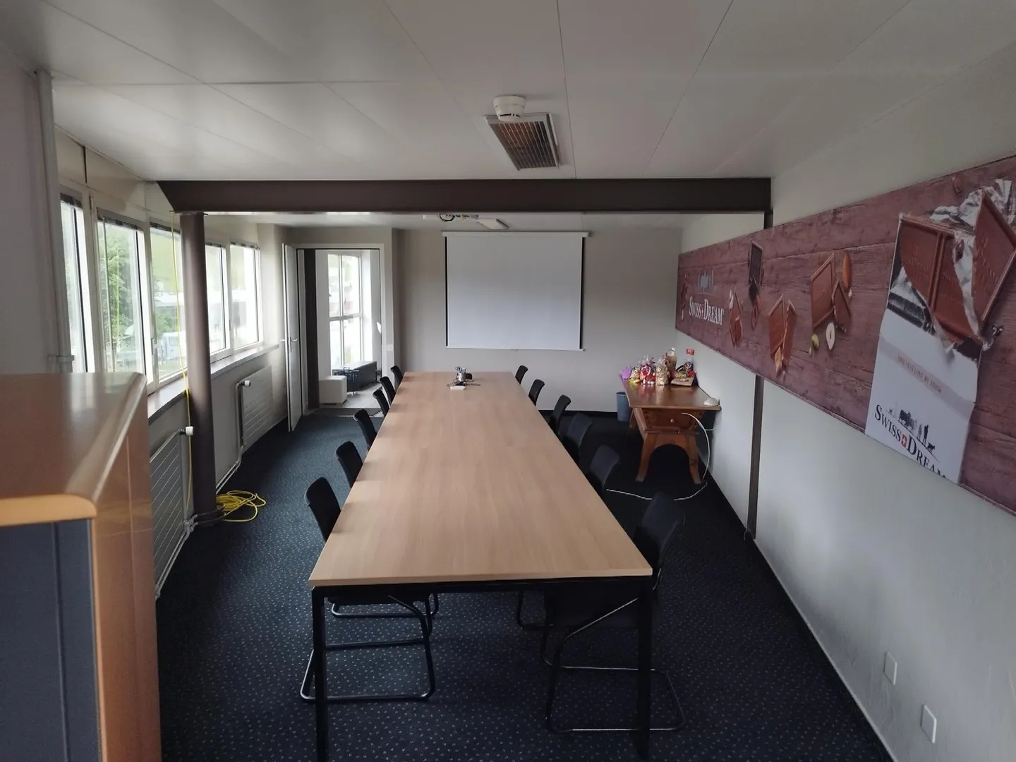 Büros von 210m2 im Erdgeschoss & 1. Stock mit 4 Parkplätzen - Foto 1 von 13