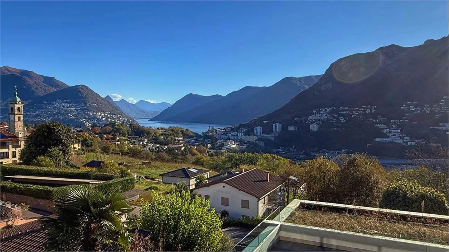 Beautiful penthouse duplex with lake view for sale - Photo 3 of 13
