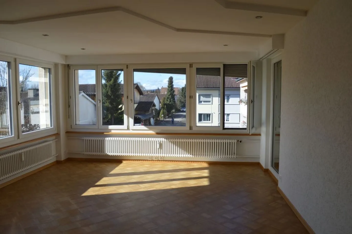 Bright 4.5-Room Apartment with Balcony - Photo 2 of 6