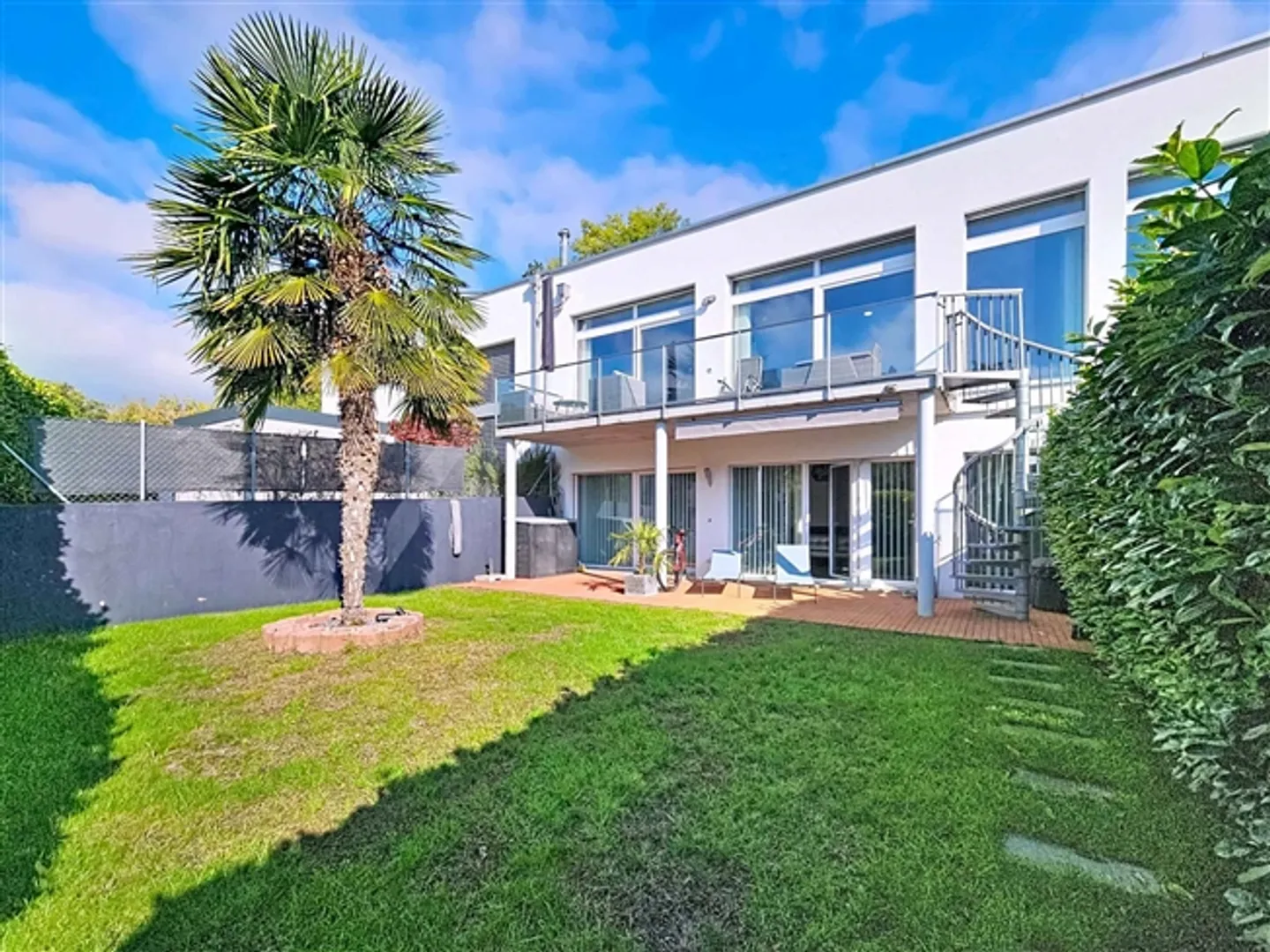 Adjacent 5.5-Room House with Garden and Vineyards - Photo 1 of 13